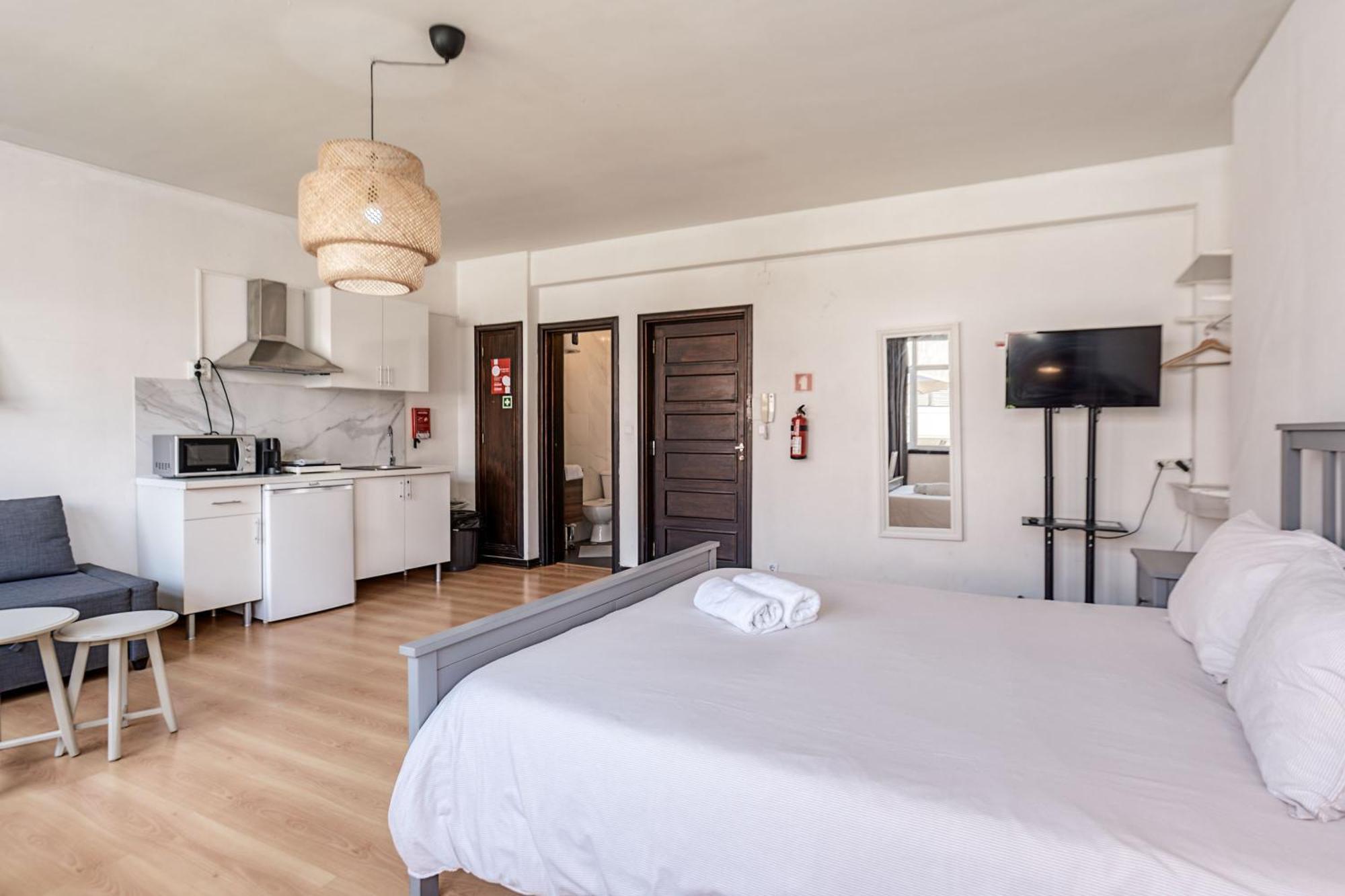 Travel & Live Aliados Apartment Porto Room photo