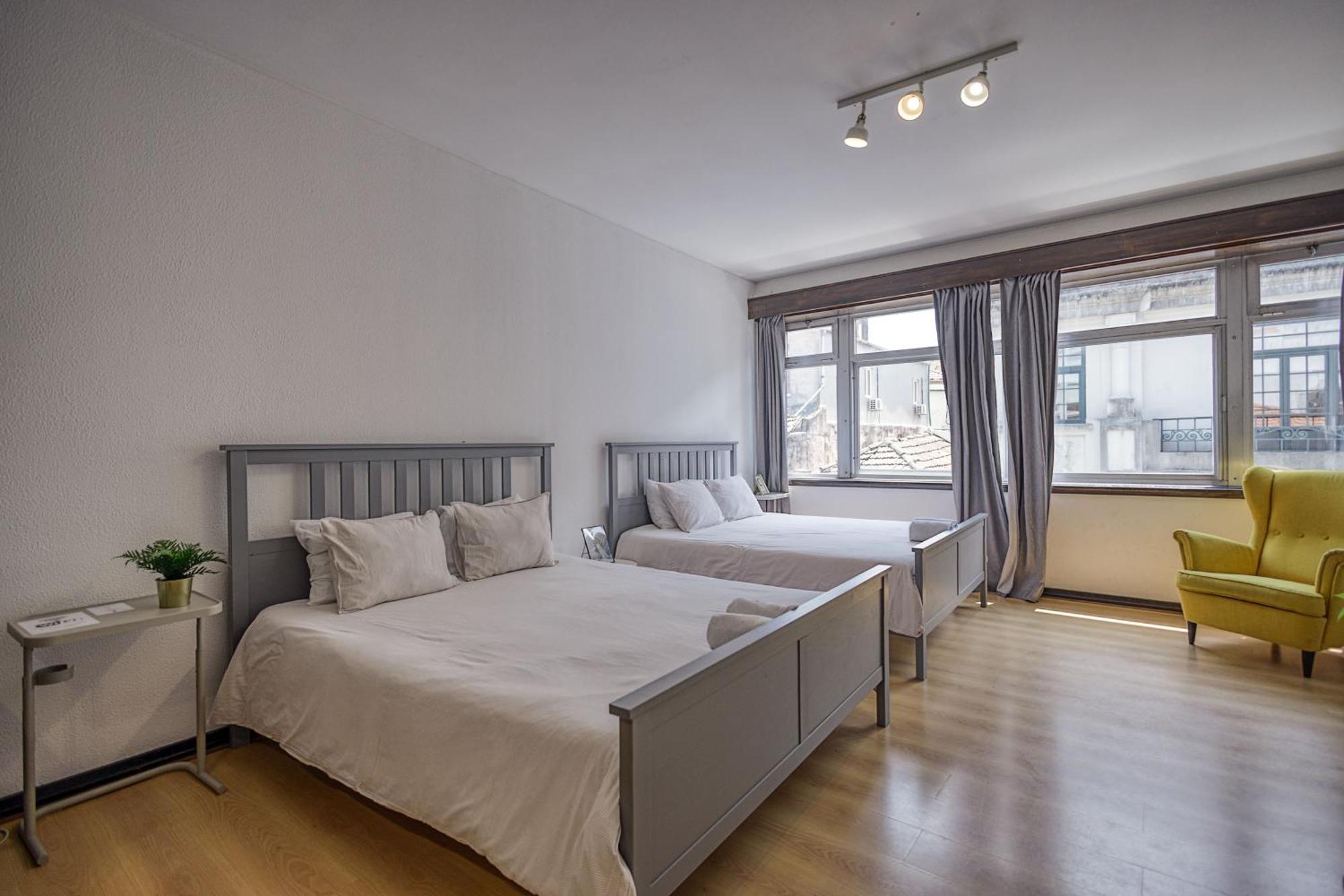 Travel & Live Aliados Apartment Porto Room photo